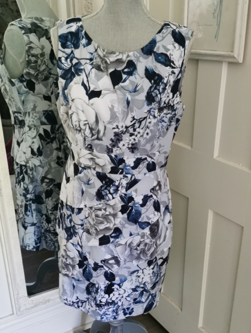 Laura Petites Sleeveless Floral Sheath Careerwear Cocktail Dress. Size 12